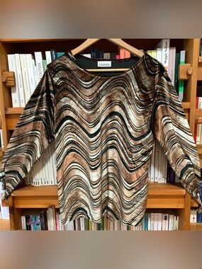 Velvet Long-Sleeve Wave Print Top in Metallic Brown